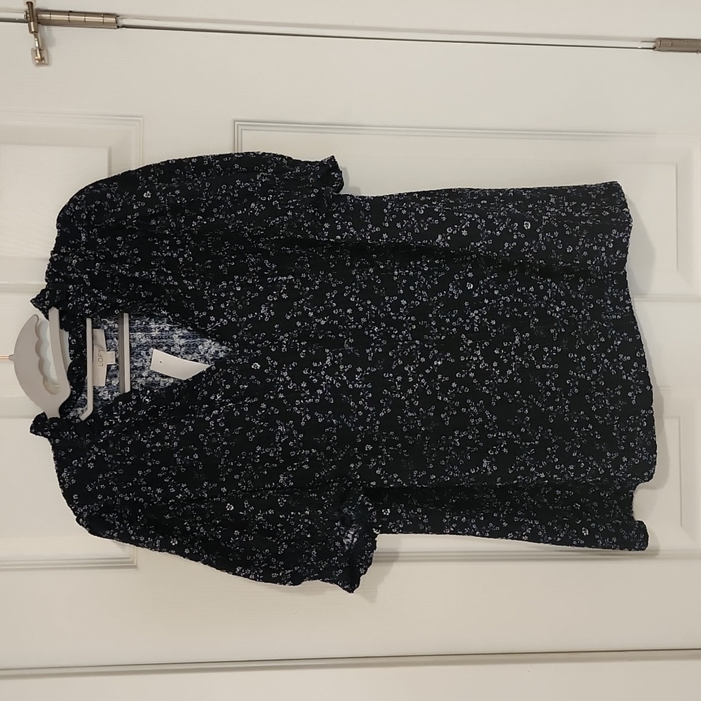 LOFT short sleeve Blue and White floral Top